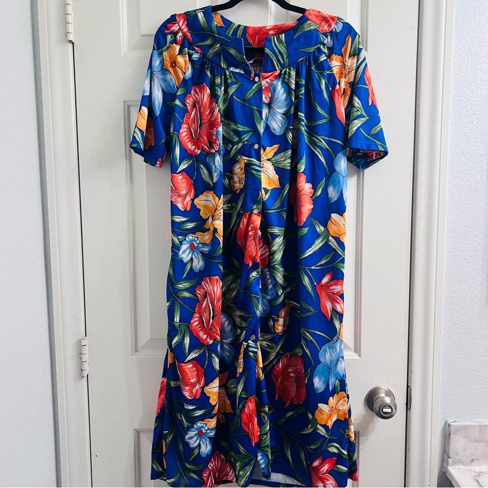 Vintage Montgomery Ward MuuMuu Dress  Tropical Floral  Retro Colorful and Comfy